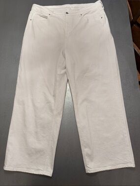 Old Navy White Extra High-Rise Wide Leg Jeans in 18 Tall.
